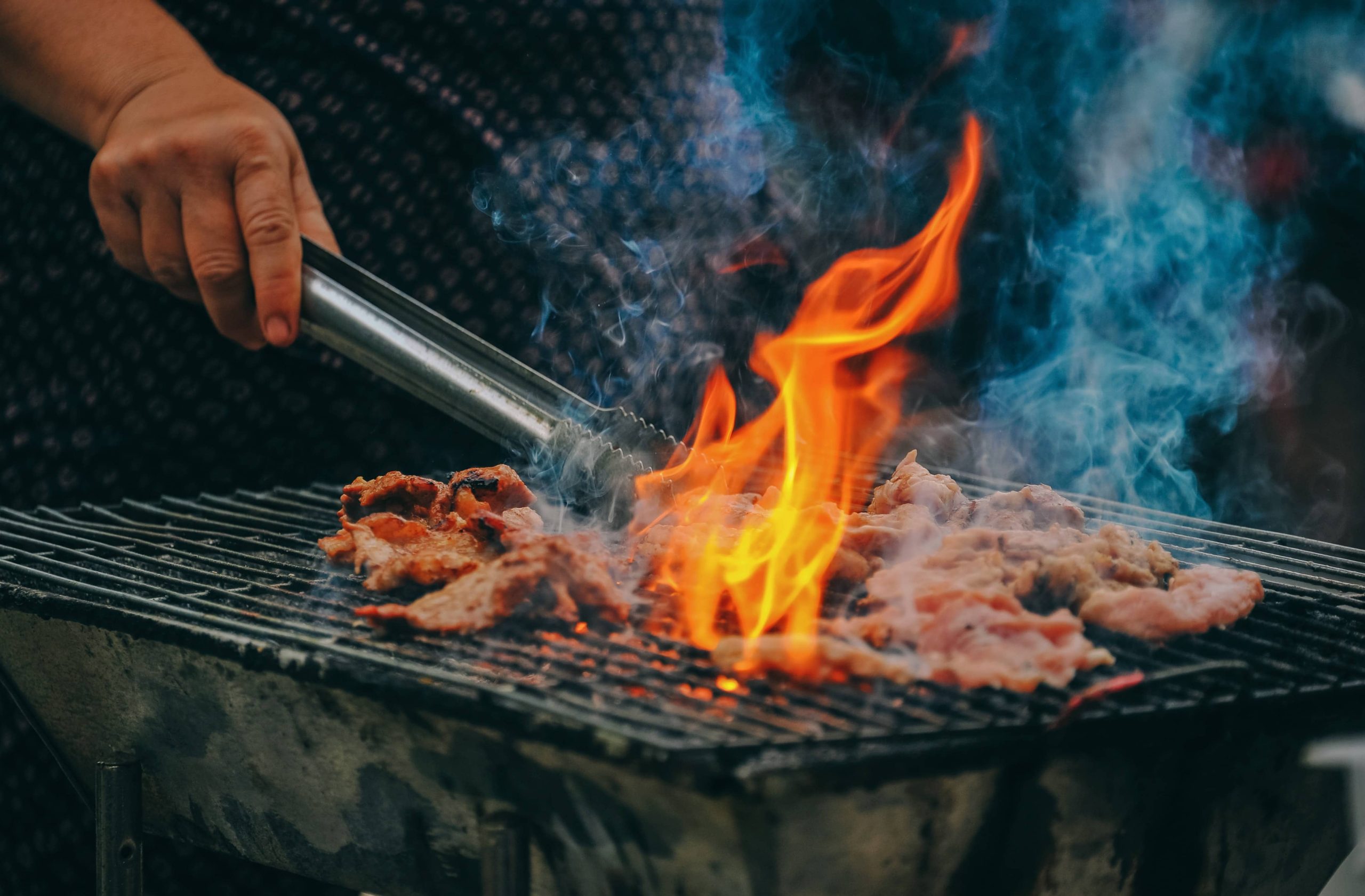 Las mejores carnes y consejos para hacer una barbacoa con los amigos scaled | Carnicería Online | Comprar carne a domicilio
